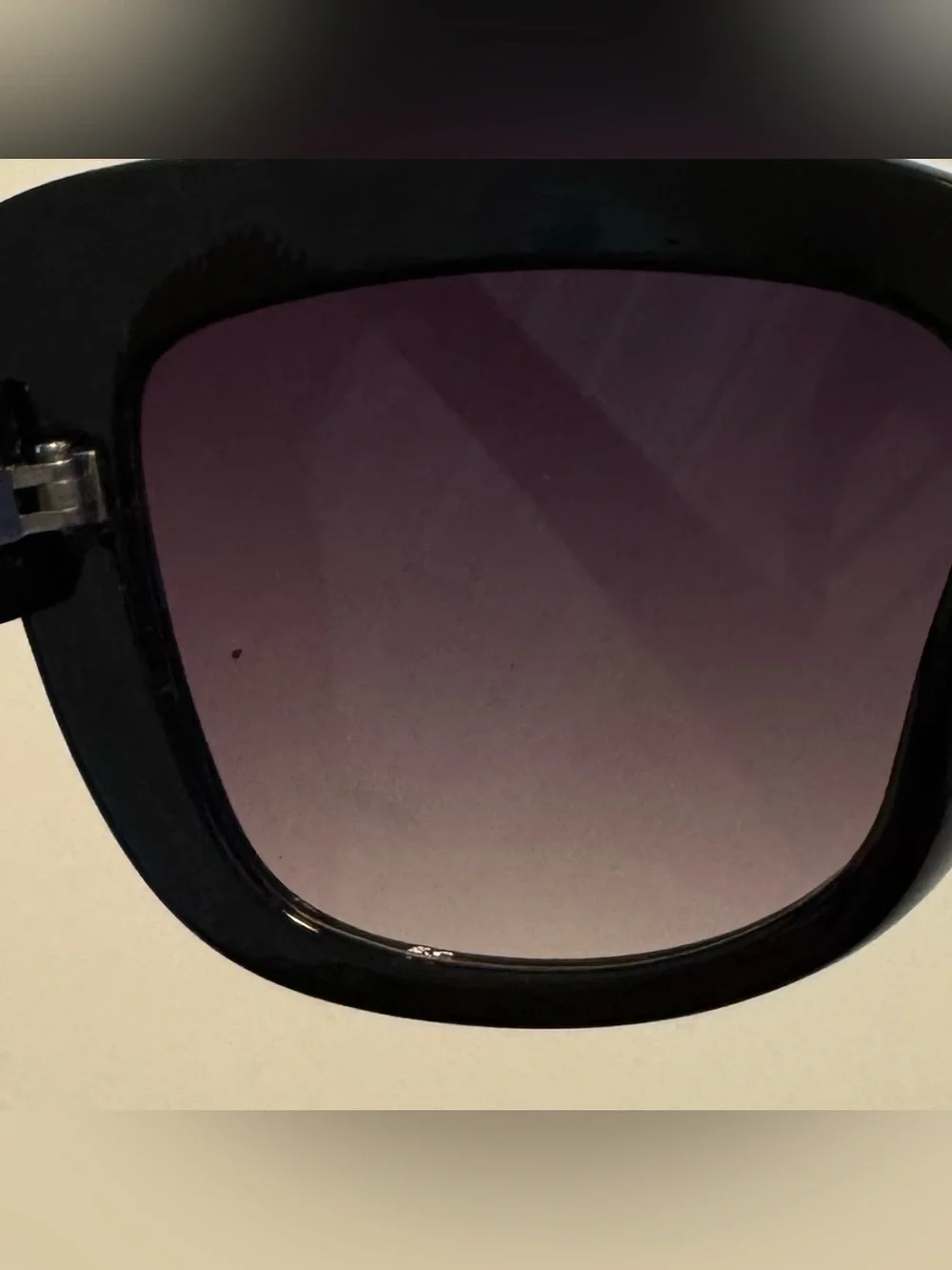 QUAY Australia Breath Of Life Sunglasses - Black Frames Gradient Purple Lens NWT